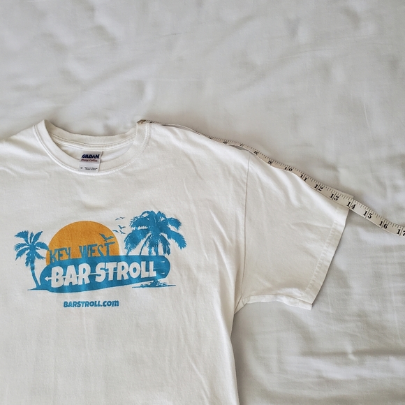 Gildan Key West Bar Stroll Tee, M, White w/Yellow & Blue - Picture 5 of 6